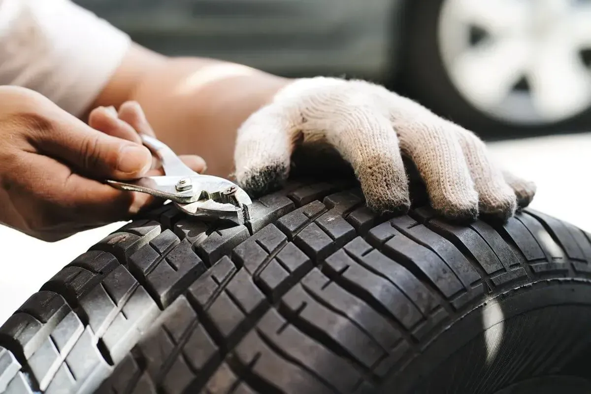 Mobile tyre puncture repair
